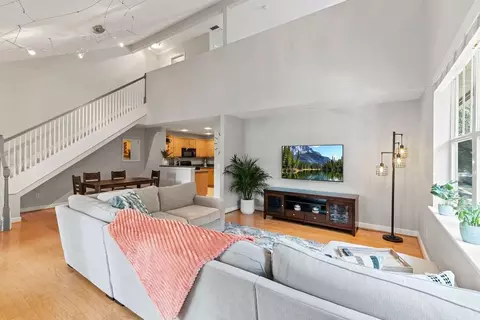 833 N Fern Creek Ave #201, Orlando, FL 32803