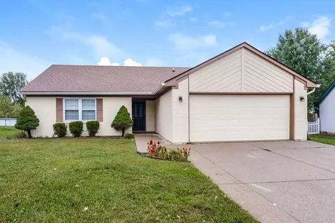 7352 Southern Lakes Dr, Indianapolis, IN 46237