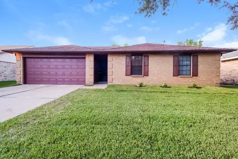 5014 Meadow Crest St, La Porte, TX 77571