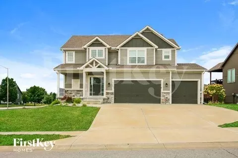 8025 NE 100th St, Kansas City, MO 64157