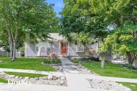 1135 Meadowlark Ln, Liberty, MO 64068