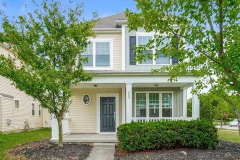 200 Lamplight Ct, Delaware, OH 43015