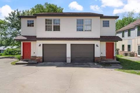 529 E Miracle Dr, Fayetteville, AR 72701