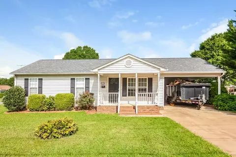 109 S Pasour St, Dallas, NC 28034