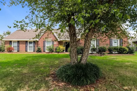 1582 Wind River Cir E, Cordova, TN 38016