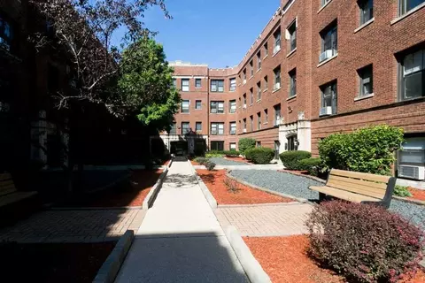 2904 N Mildred Ave #2J, Chicago, IL 60657