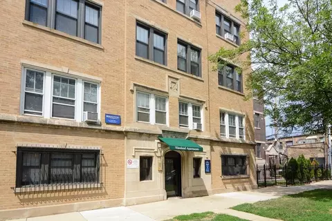 816 W Waveland Ave #27, Chicago, IL 60613