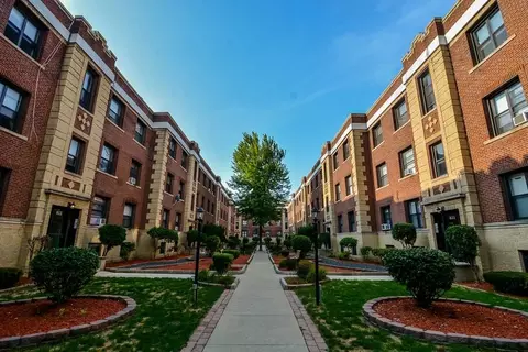 831 W Waveland Ave #3S, Chicago, IL 60613