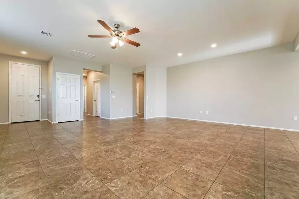  7554 S Ocean Port Dr, Valencia West, AZ 85757 photo 4