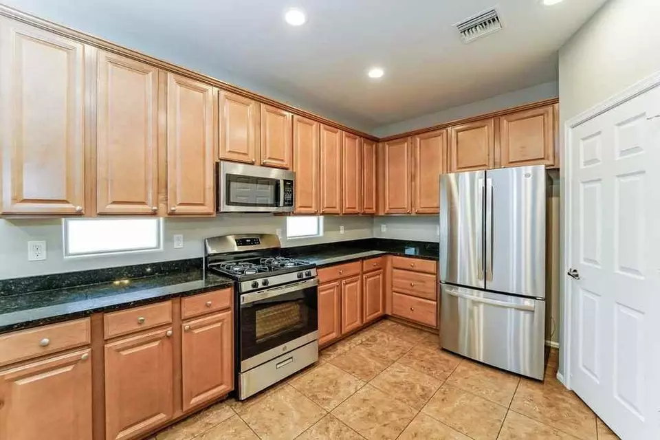 7554 S Ocean Port Dr, Valencia West, AZ 85757 photo 5