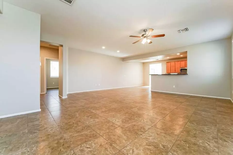  7554 S Ocean Port Dr, Valencia West, AZ 85757 photo 3