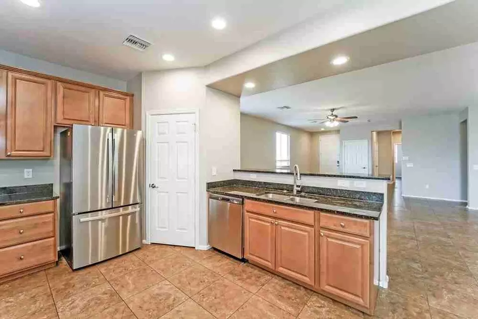  7554 S Ocean Port Dr, Valencia West, AZ 85757 photo 6