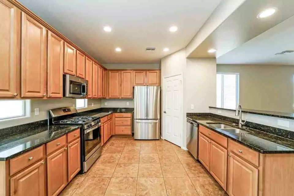  7554 S Ocean Port Dr, Valencia West, AZ 85757 photo 7