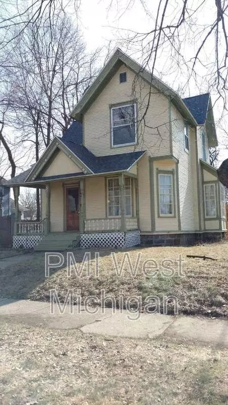 448 Thomas St SE, Grand Rapids, MI 49503