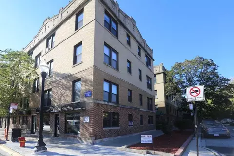 705 W Brompton Ave #29, Chicago, IL 60657
