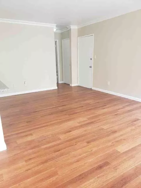 13541 Vanowen St, Los Angeles, CA 91405 photo 3