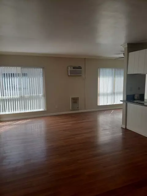 13541 Vanowen St, Los Angeles, CA 91405 photo 5