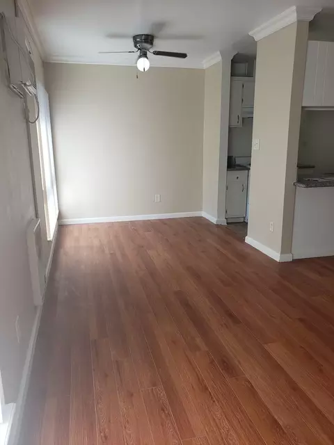 13541 Vanowen St, Los Angeles, CA 91405 photo 2