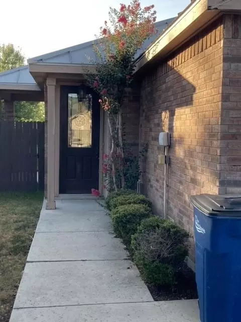 221 Anne Louise Dr, New Braunfels, TX 78130