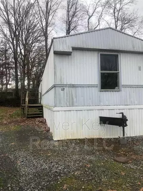 1019 S Jackson St #17, Athens, TN 37303