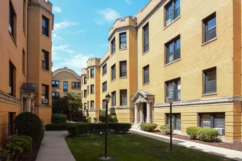 2418 N Sawyer Ave #2W, Chicago, IL 60647