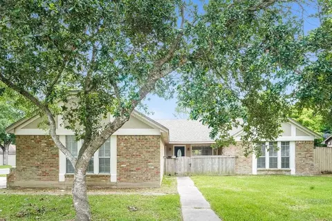332 Coventry Ln, Alvin, TX 77511