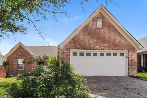 7439 Overcreek Ln, Bartlett, TN 38133