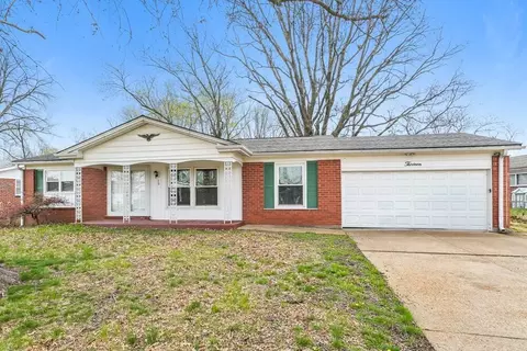 13 Cricket Ct, Florissant, MO 63033