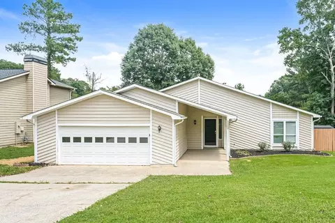 2468 Mistletoe Ln, Snellville, GA 30039