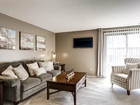 262 W Washington Center Rd, Fort Wayne, IN 46825