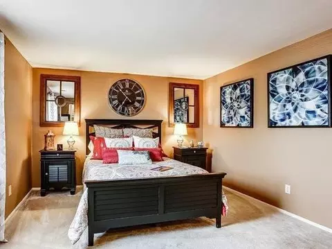 262 W Washington Center Rd, Fort Wayne, IN 46825