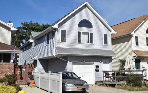 715 E Walnut St #UPPER, Long Beach, NY 11561