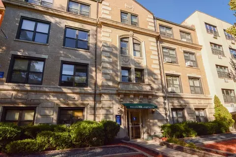 540 W Wellington Ave #303, Chicago, IL 60657