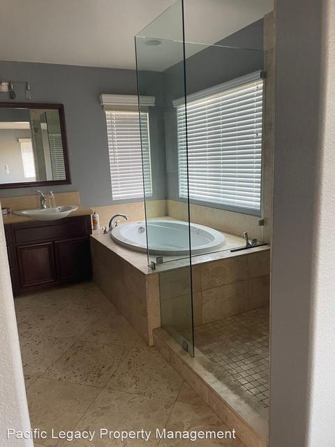 10042 Challenger Cir, Spring Valley, CA 91978 | 15 Photos | MLS