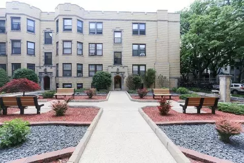1127 W Oakdale Ave #2A, Chicago, IL 60657