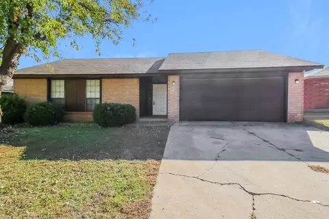 1808 SE 13th St, Moore, OK 73160
