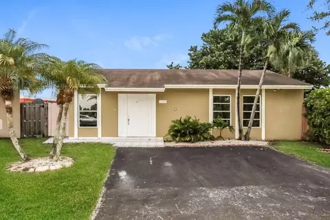 4205 SW 137th Ct, Kendale Lakes, FL 33175