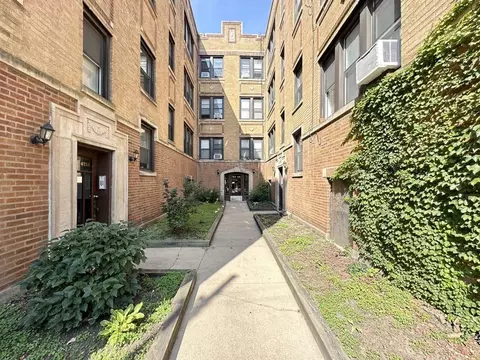 4222 N Clark St #1, Chicago, IL 60613