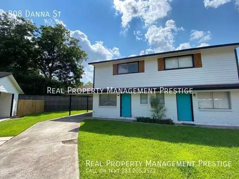 808 Danna St, League City, TX 77573