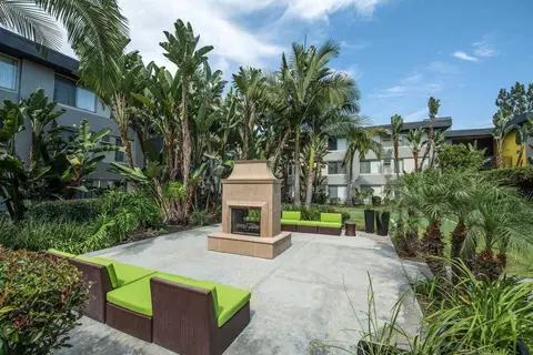 600 Langsdorf Dr, Fullerton, CA 92831