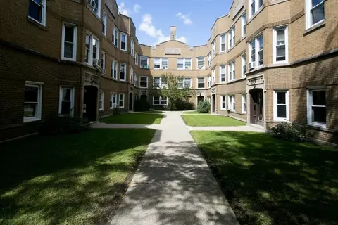 4824 W Addison St #2N, Chicago, IL 60641