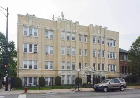 2600 N Kimball Ave #204, Chicago, IL 60647