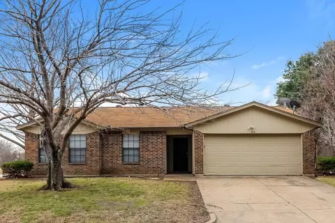 306 Freedom Ln, Arlington, TX 76002