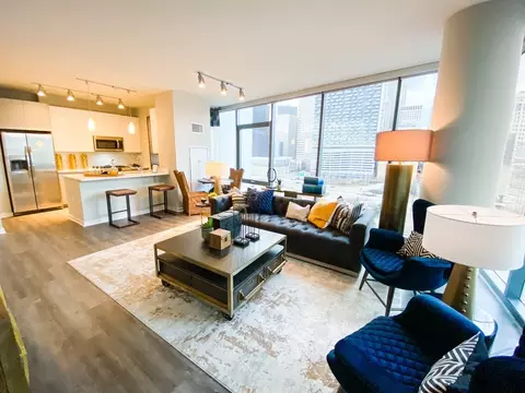 221 W Harrison St #3-2, Chicago, IL 60607
