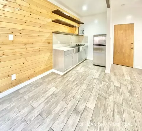 1121 S Norton Ave #207A, Los Angeles, CA 90019