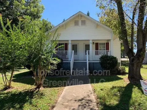 208 Church St, Wellford, SC 29385