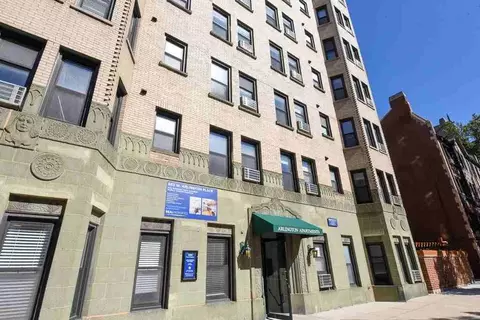 550 W Arlington Pl #410, Chicago, IL 60614