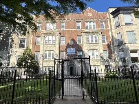 4735 N Beacon St #203, Chicago, IL 60640