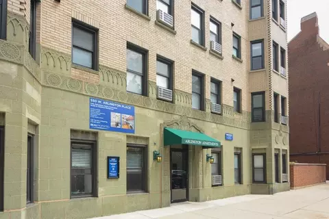 550 W Arlington Pl #611, Chicago, IL 60614