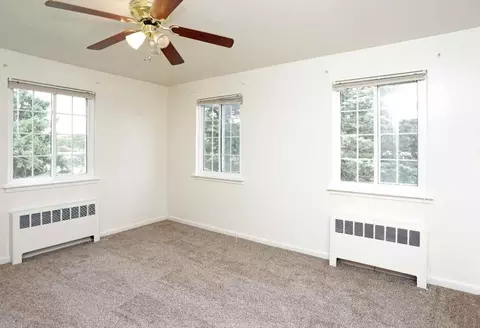 4925 Franklin Ave, Des Moines, IA 50310